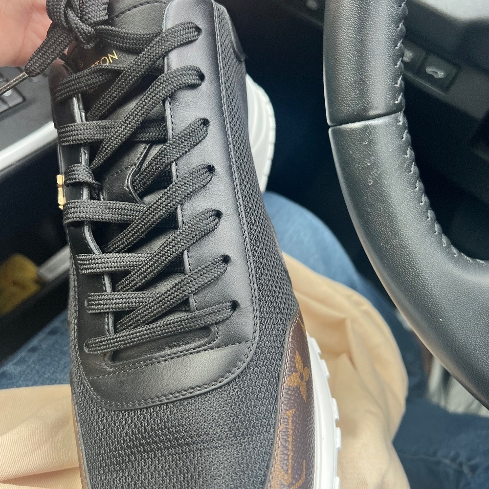 LV authentic